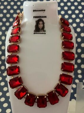 Vorkoi NWOT Red Faceted Statement Necklace in Gold-Tone Setting
